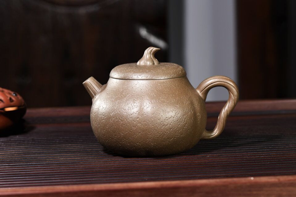 紫砂壶出水不畅怎么解决,紫砂壶压住盖子会出水不