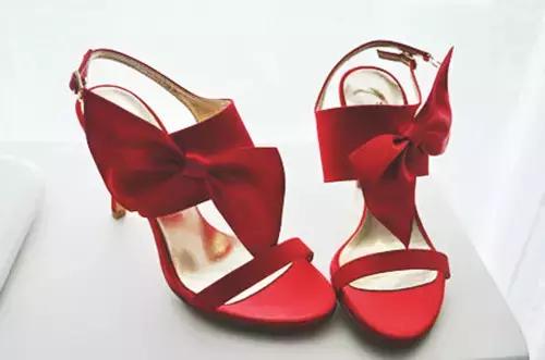 高跟鞋凉鞋磨脚怎么办,高跟鞋磨脚后跟怎么处理