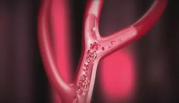 天呐!年轻情侣亲个嘴后