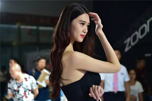 在兰州看车展怎么能错过这些如花似玉的车模呢？