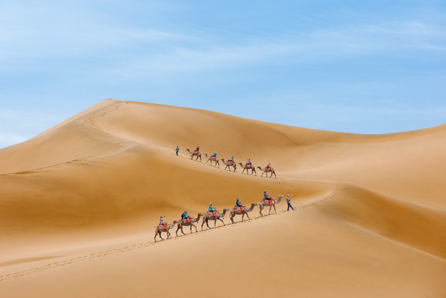 敦煌沙洲夜市去莫高窟,敦煌沙洲夜市美食烤鱼