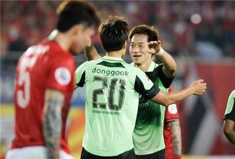 2004年东亚杯李玮锋,2002年十强赛李玮锋头球