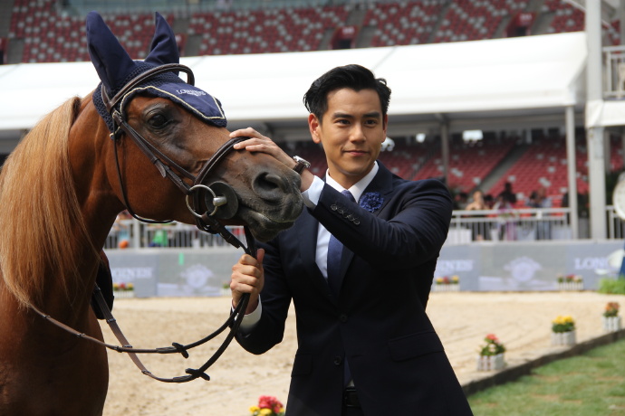 彭于晏骑单车耍帅,彭于晏洗脸刷牙视频