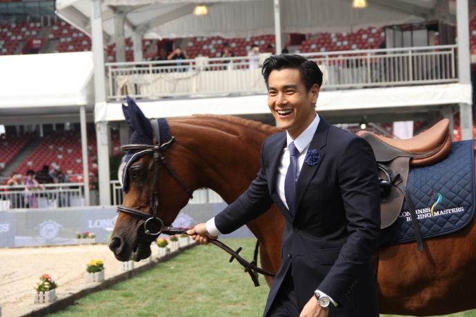 彭于晏骑单车耍帅,彭于晏洗脸刷牙视频