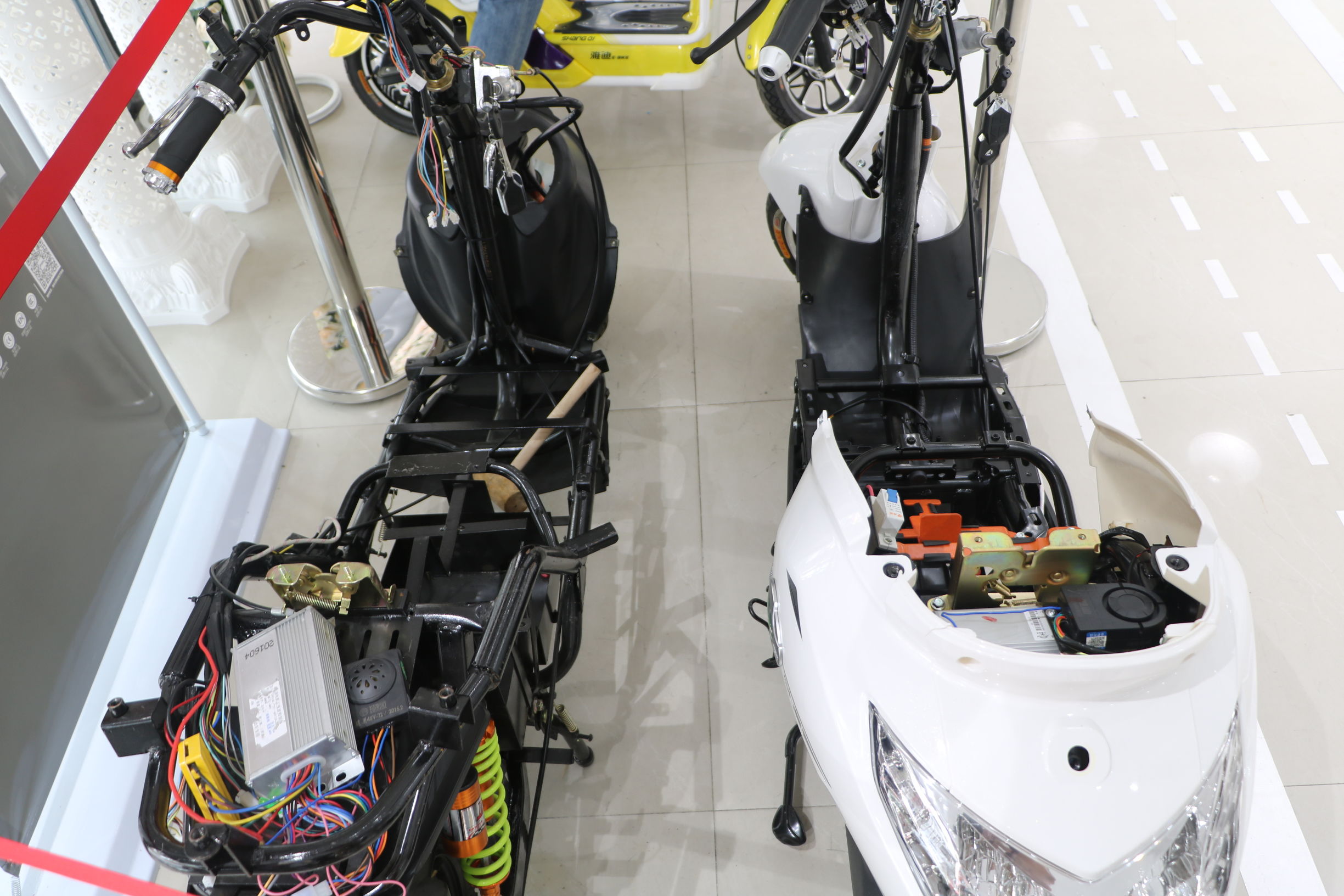 雅迪和小牛哪个更智能,雅迪比小牛更稳定