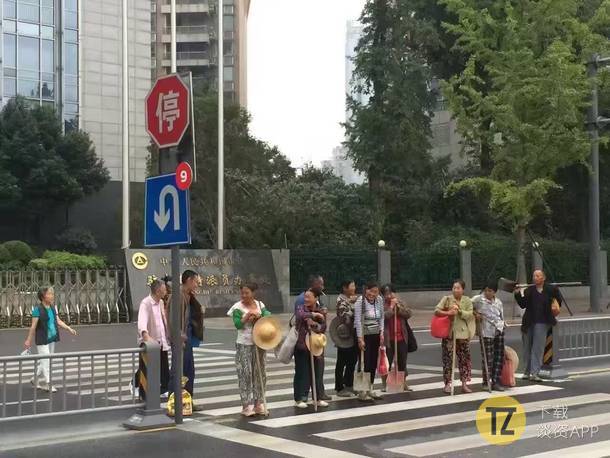 今天满大街的小红点，掀起全成都强迫症的小高潮