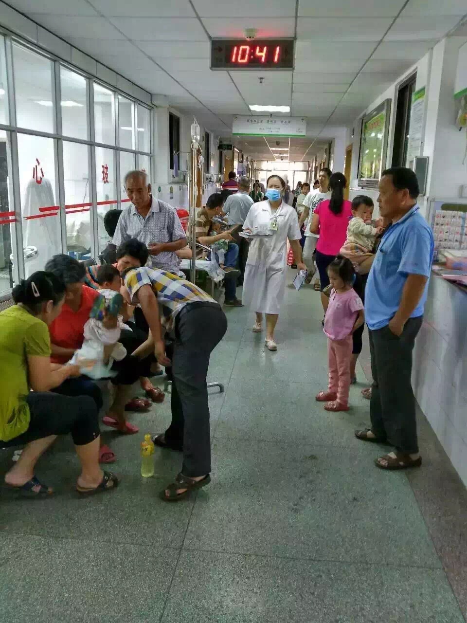 摄影大赛无影灯下的娘子军，无论白天、黑夜，她们与这里结下不解之缘！（作品展示102期）