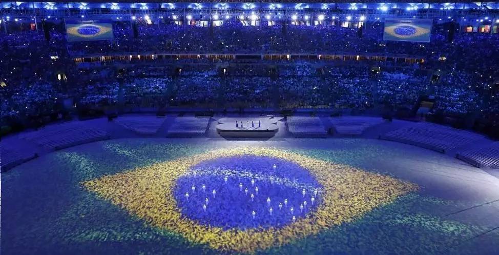 雨中告别里约奥运会在桑巴舞中闭幕