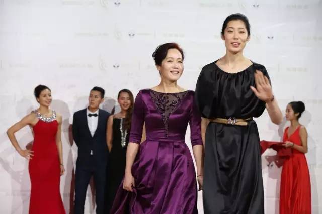 中国女排郎平工资是多少,郎平女排薪资