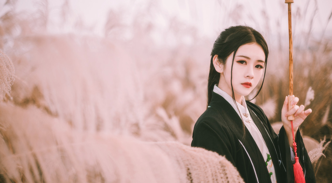 小说：她穿越成痴傻千金，竟被下人百般羞辱，她决定严惩恶奴