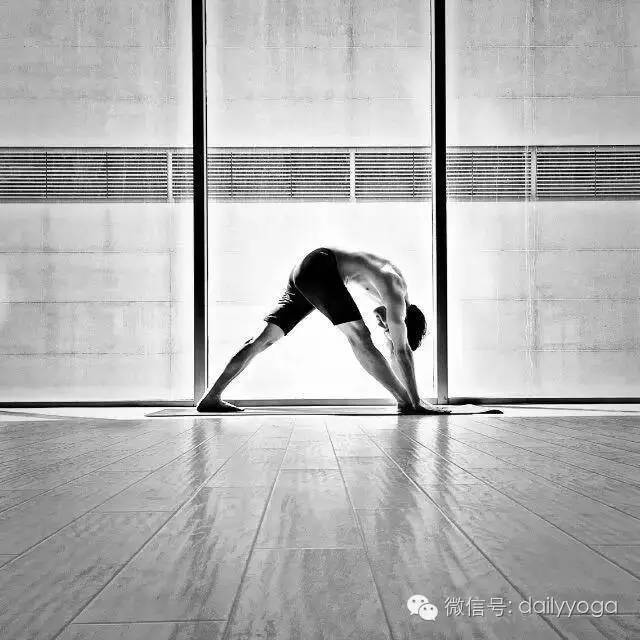 山式是瑜伽最基础体式,基础好看的瑜伽体式