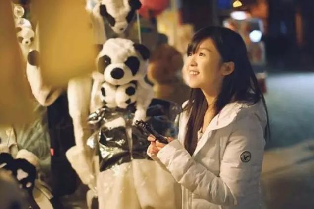 把橘子皮扔进洗衣机，没想到泛黄的衣物都变白了