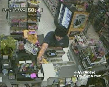 再往里挤一挤,还有位置呢!这蚌精长了八只脚好神奇的样子!