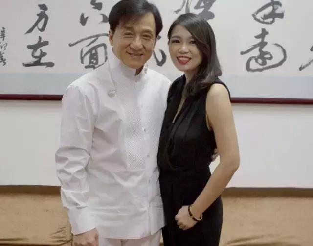 墨大华裔妹子用咖啡“泼”出周杰伦！成龙、姚明、张艺谋