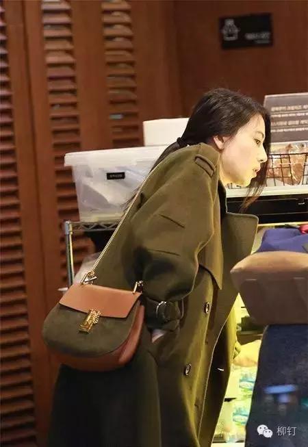 高圆圆带火的包包,高圆圆牛皮小包