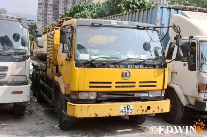 经典的日系卡车这里都有？香港街头某货运停车场实拍
