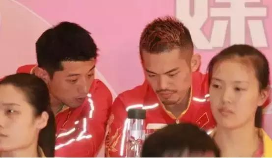 张继科香港表演赛撩妹,张继科爱撩妹