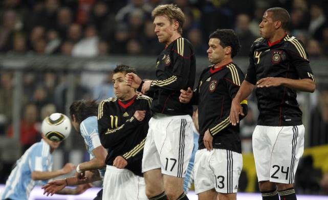 博阿滕世界杯决赛解围,世界杯德国队博阿滕禁区推人