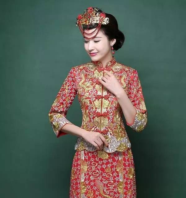 龙凤褂和秀禾服区别婚纱照,秀禾服和龙凤褂婚纱