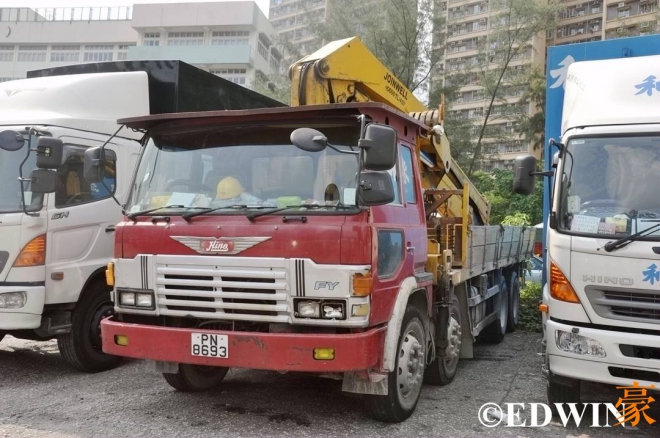 经典的日系卡车这里都有？香港街头某货运停车场实拍
