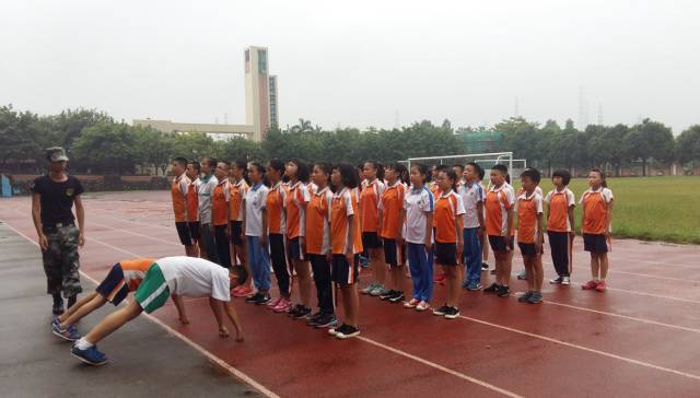 番禺丨多年后,你还记得那年初秋,南村中学操场上的“站军”