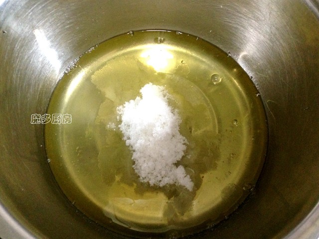 这个蛋糕不用油,选用健康食材,营养丰富老少皆宜,外面买不到的