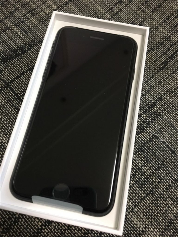 网友晒首批iPhone7开箱：黑色、玫瑰金成主流