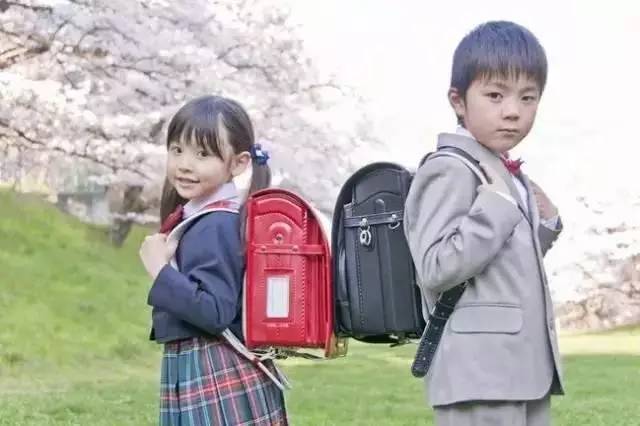 开学就要定个小目标，比方说花他个十几万