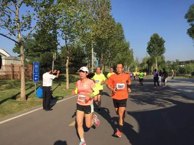 马拉松赛李宁视频,2015李宁10公里路跑联赛