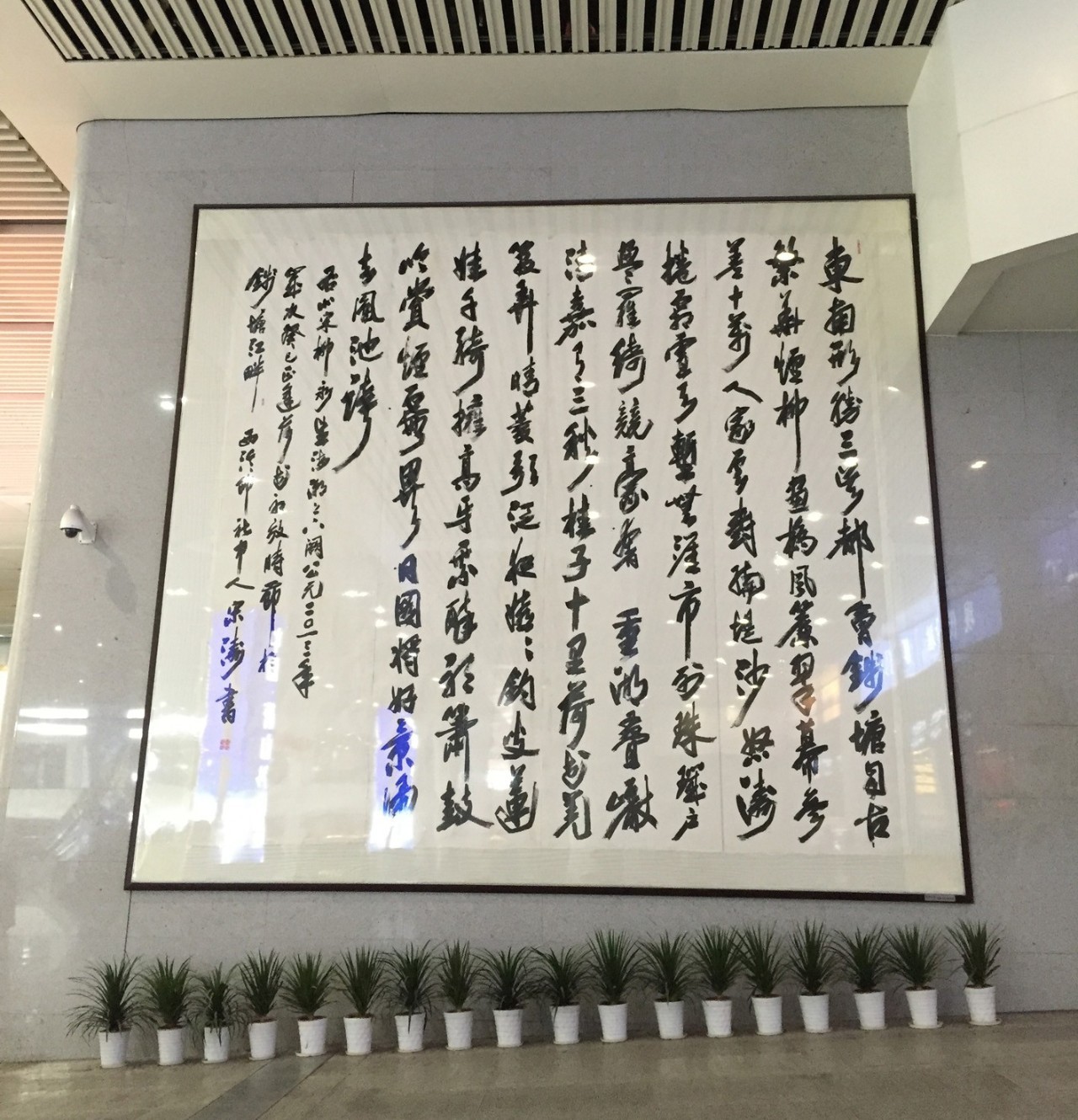 来，瞧瞧清秀俊逸的金蜜蜂奖长啥样