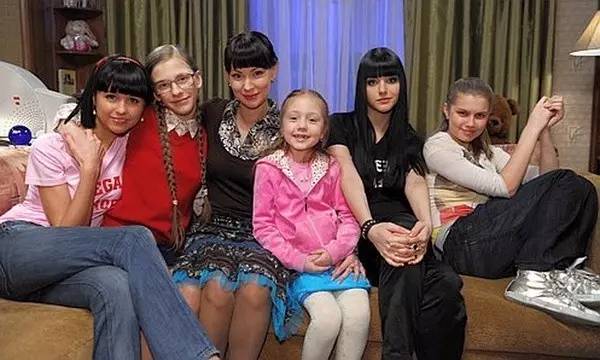 这部长达20季的俄罗斯国民喜剧，地位有如中国的《我爱我家》