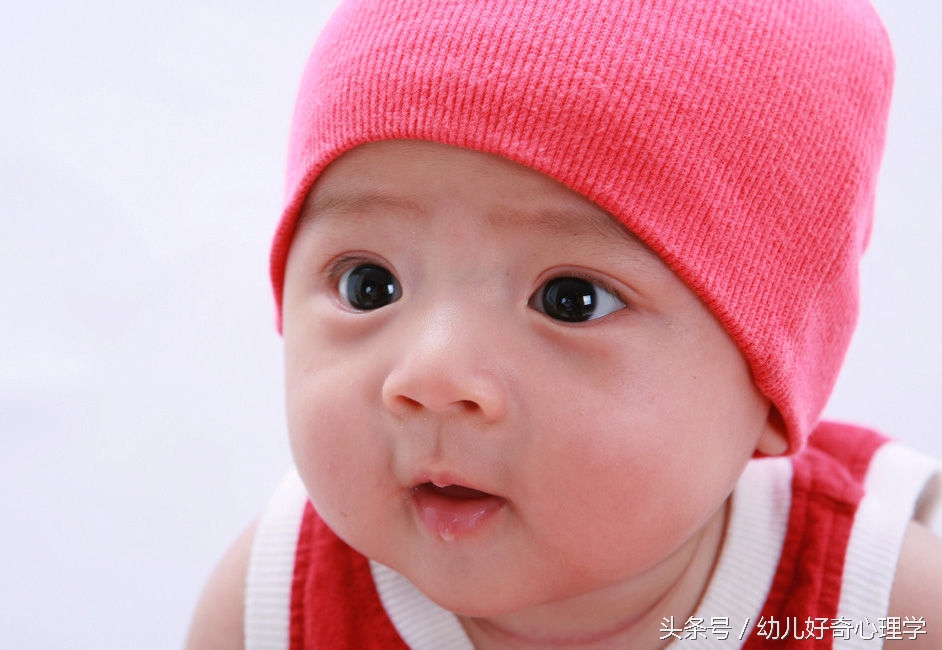 宝宝半夜一直哭要喝奶,宝宝半夜总是哭醒好多次