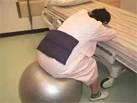 分娩抚摸肚子缓解疼痛,宝妈支招如何缓解分娩之痛