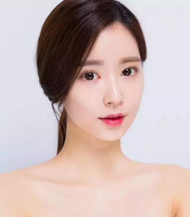 明明才20几岁看着显老,年纪不大看起来显老