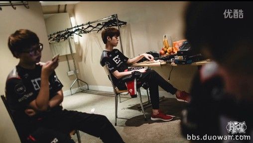 一个热爱LOL比赛的普通观众致敬LPL：谷底的攀登