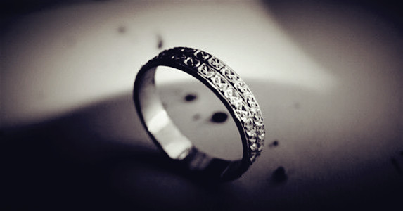 漂亮下属被糟蹋她带对方回家照顾,可丈夫的做法让她悔恨万分