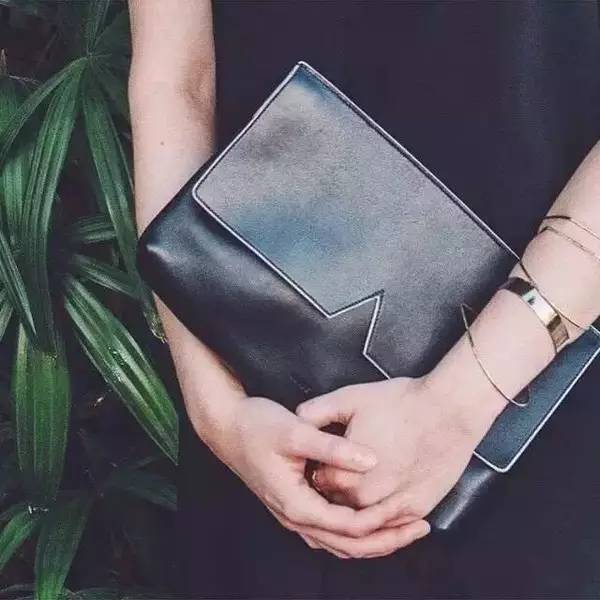 十款必买轻奢包包百搭,适合少女背的轻奢包包