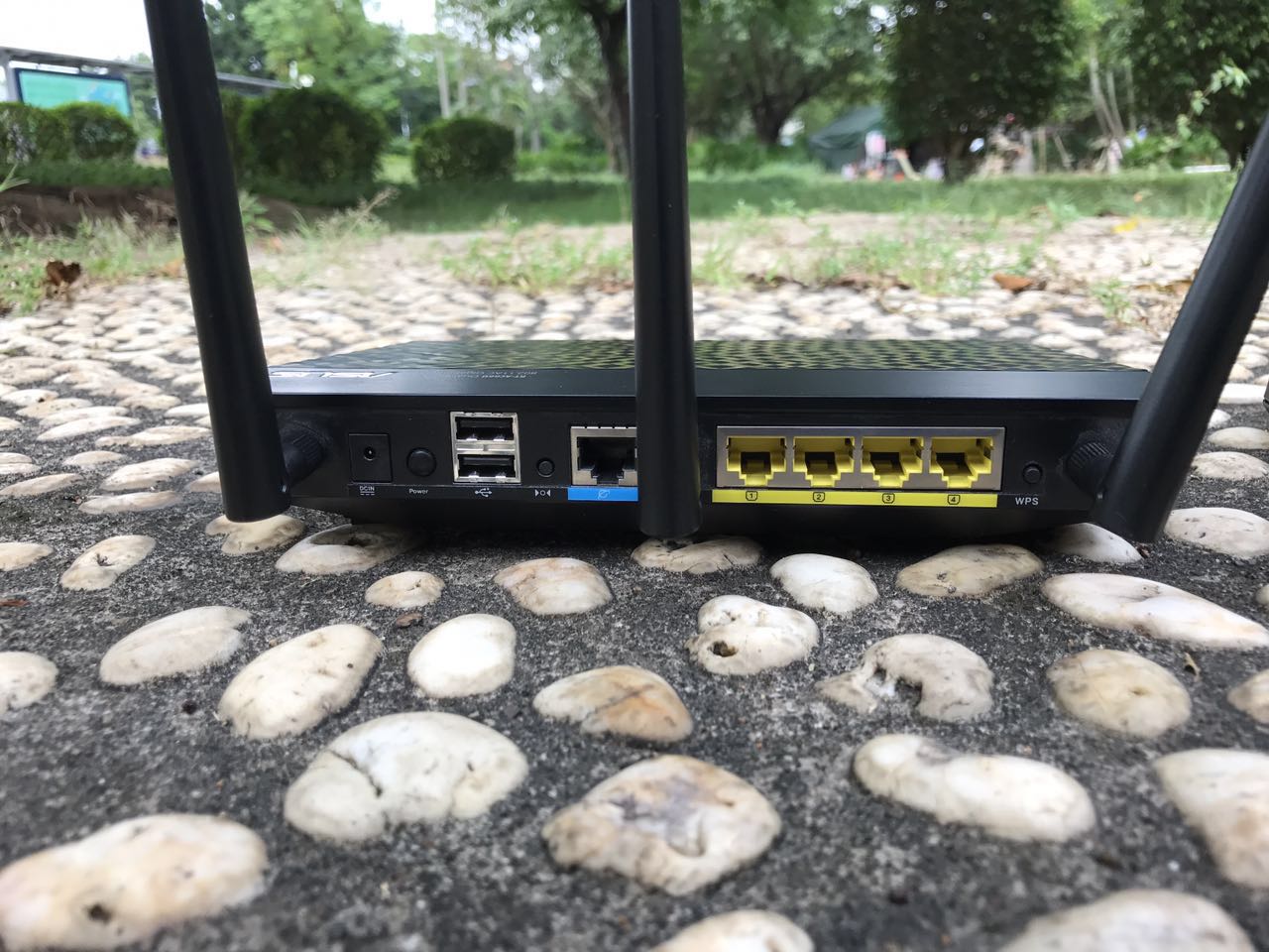 华为和华硕路由器穿墙哪个好,华硕ax3000路由器穿墙