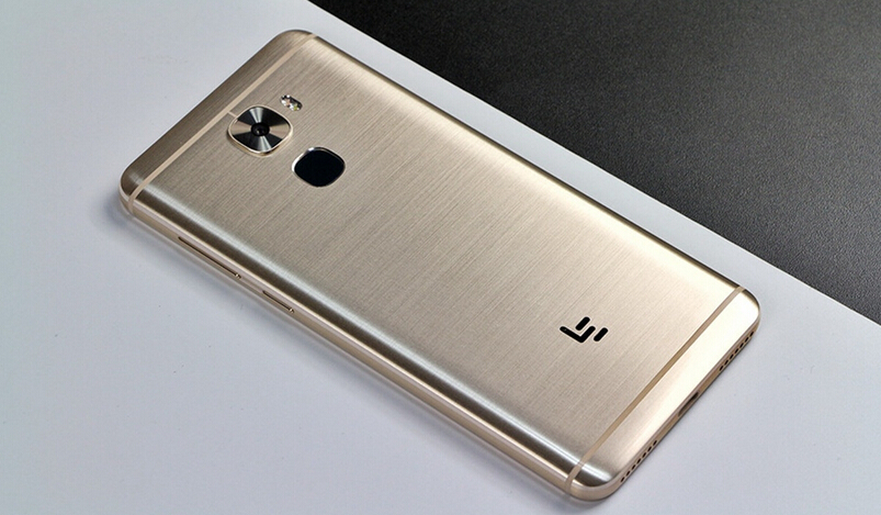 乐视乐Pro3发布，数百名网红校花助阵场面壮观