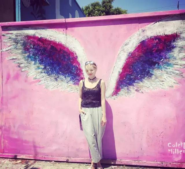 小宋佳的衣品太好了,剪完头发丑哭了