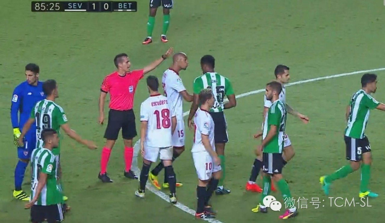 主裁判怎么和球员沟通,球员冲突裁判为什么不会阻止