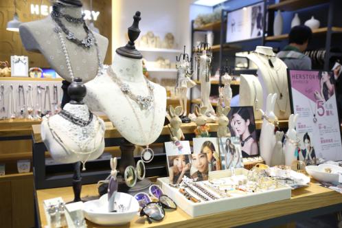 閫氳窘涓囪揪herstory,闊╁浗楗板搧herstory閭兏鏂颁笘绾簵