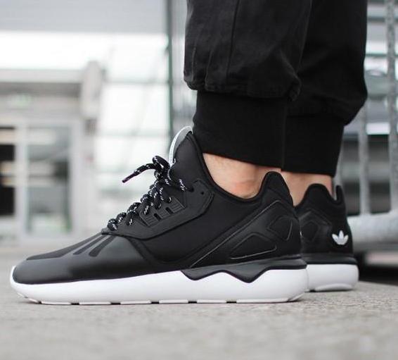 男士怎样穿搭显得更有气质,男士怎么搭配才能时尚起来