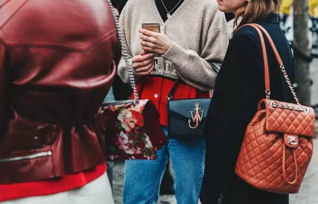 出门旅行比较轻的双肩包,出门玩的双肩包推荐