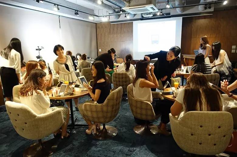 日本的日月晶采两用粉饼怎么样,日月晶采和眼影