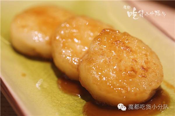 这家店进门要先鞠躬，招牌只在晚上有！