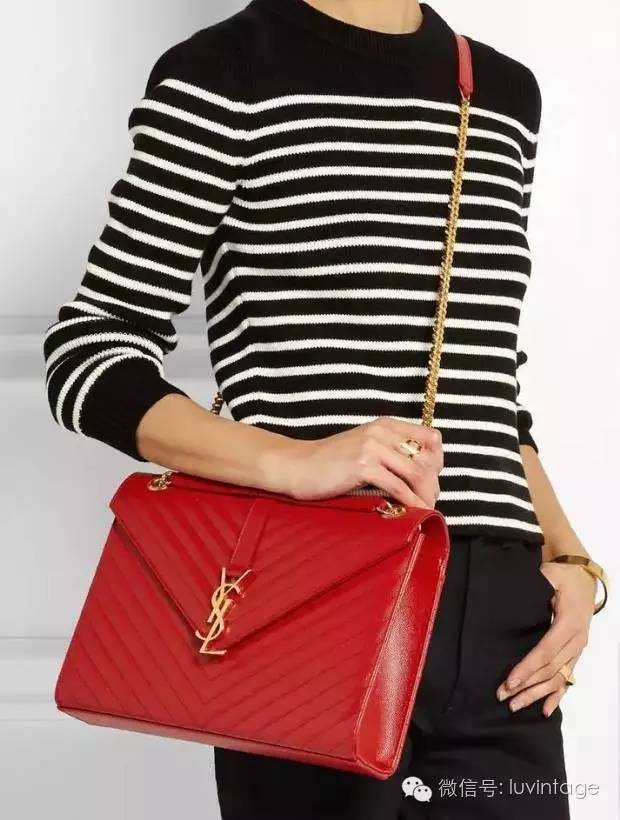 吃着月饼迎国庆,吃着月饼敬着礼