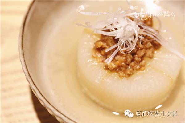 这家店进门要先鞠躬，招牌只在晚上有！