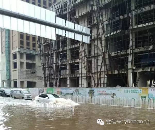 全省看雨模式开启今晨昆明堵出新境界吐槽归吐槽大家千万不要蹚水