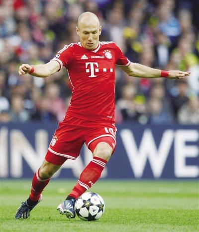 足坛十大黄金左脚盘点,小易体育资讯